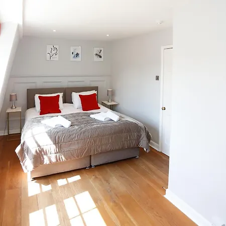 Top Floor At 13 Rivers Street Bath Room photo