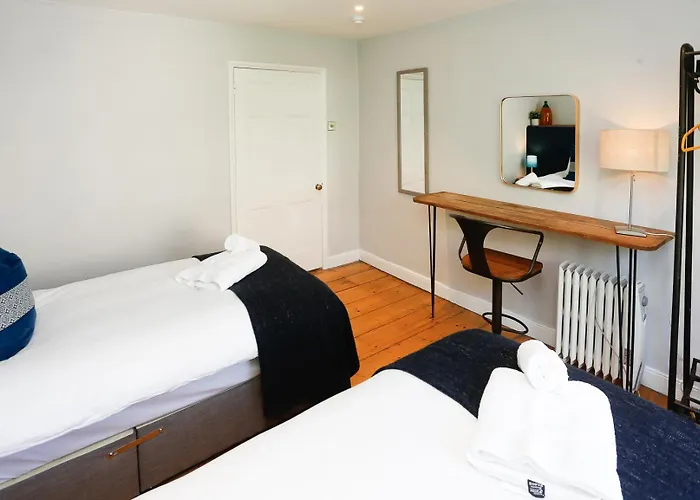 Top Floor At 13 Rivers Street
