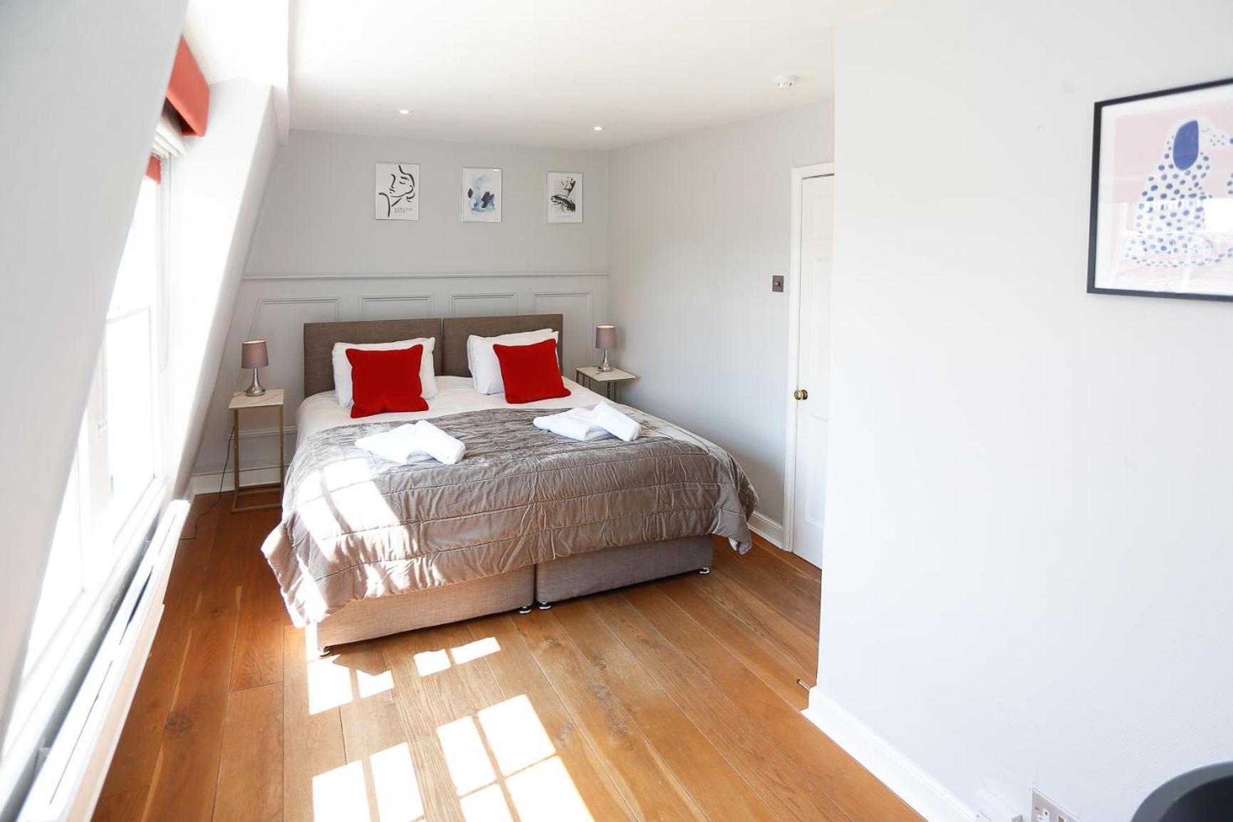 Floor At 13 Rivers Street * Bath