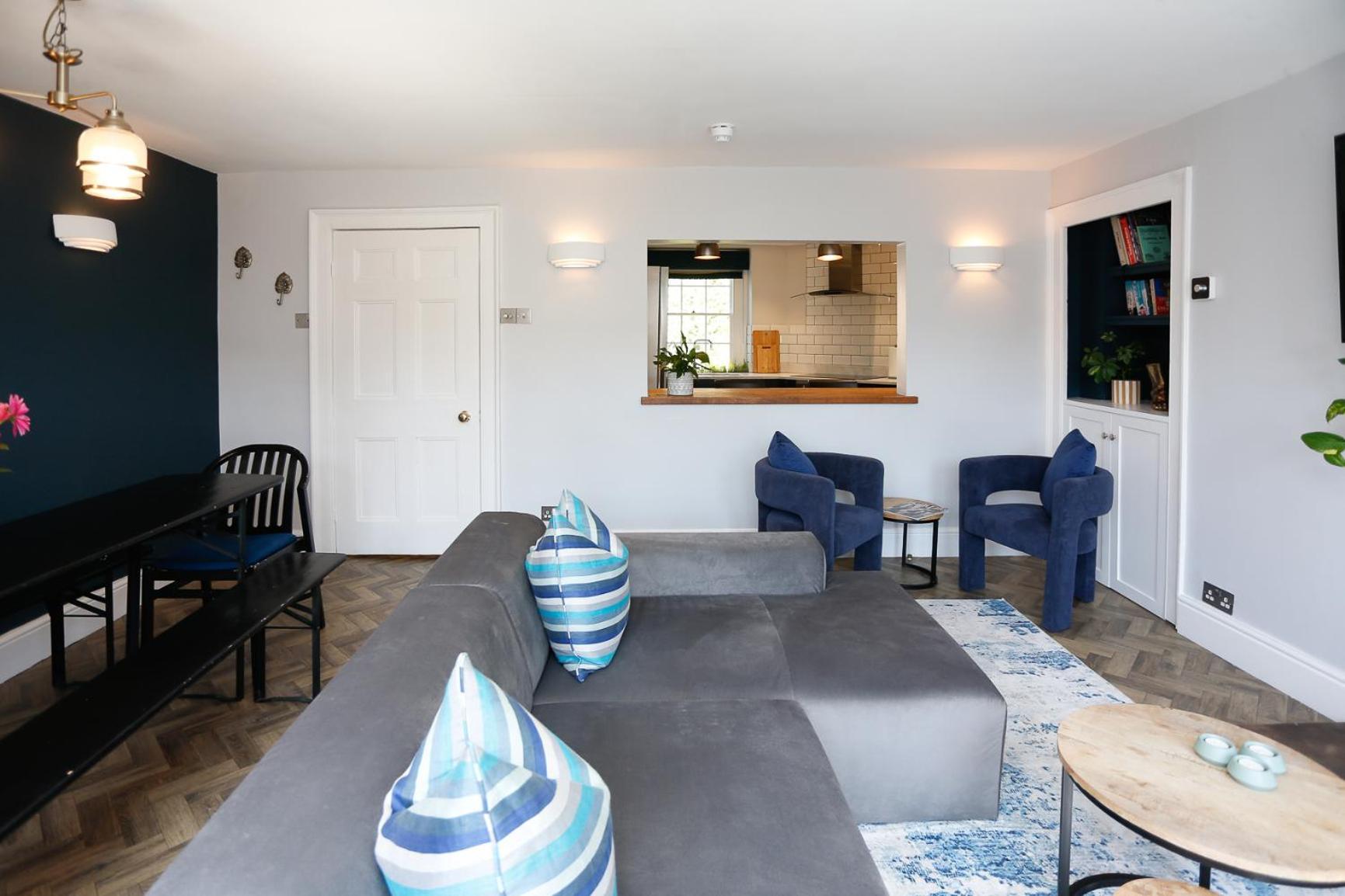 Floor At 13 Rivers Street * Bath